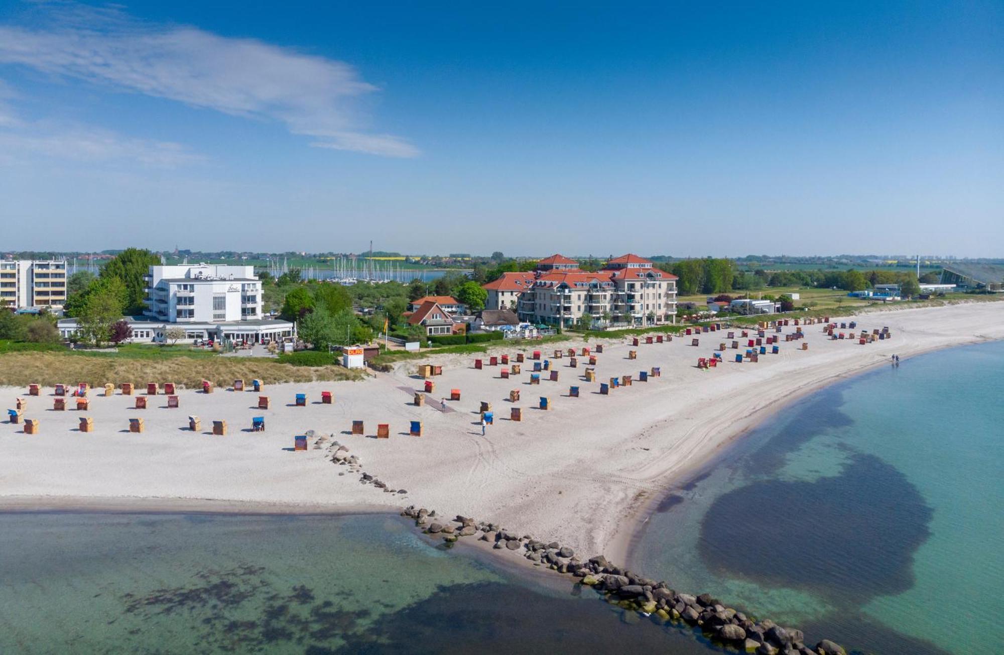 Strandburg Azurblau Burgtiefe auf Fehmarn Esterno foto
